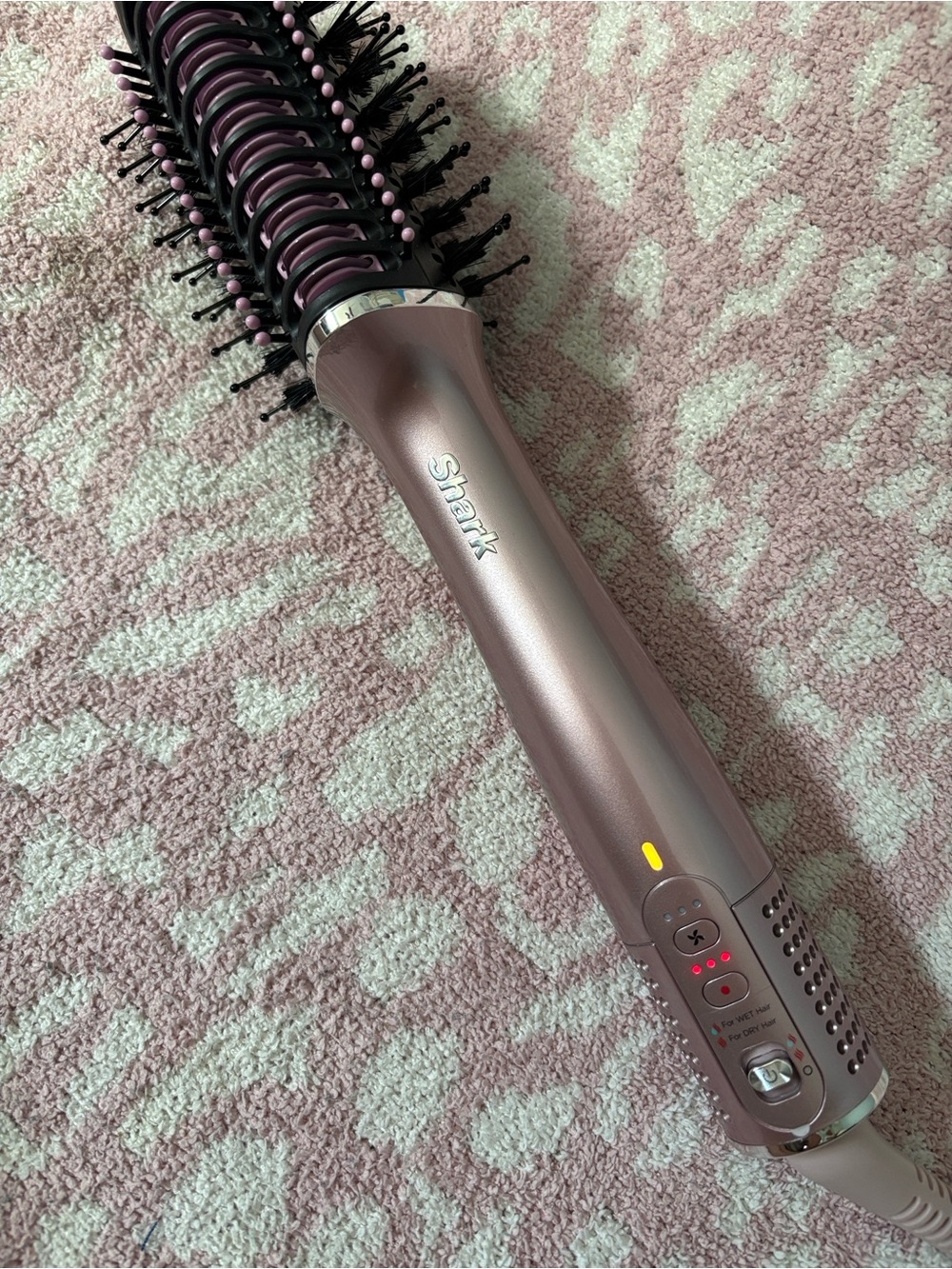 Shark glossi Pink 2-in-1 Hot Air Brush - Sleek Styling Blowout Brush - Picture 3 of 4